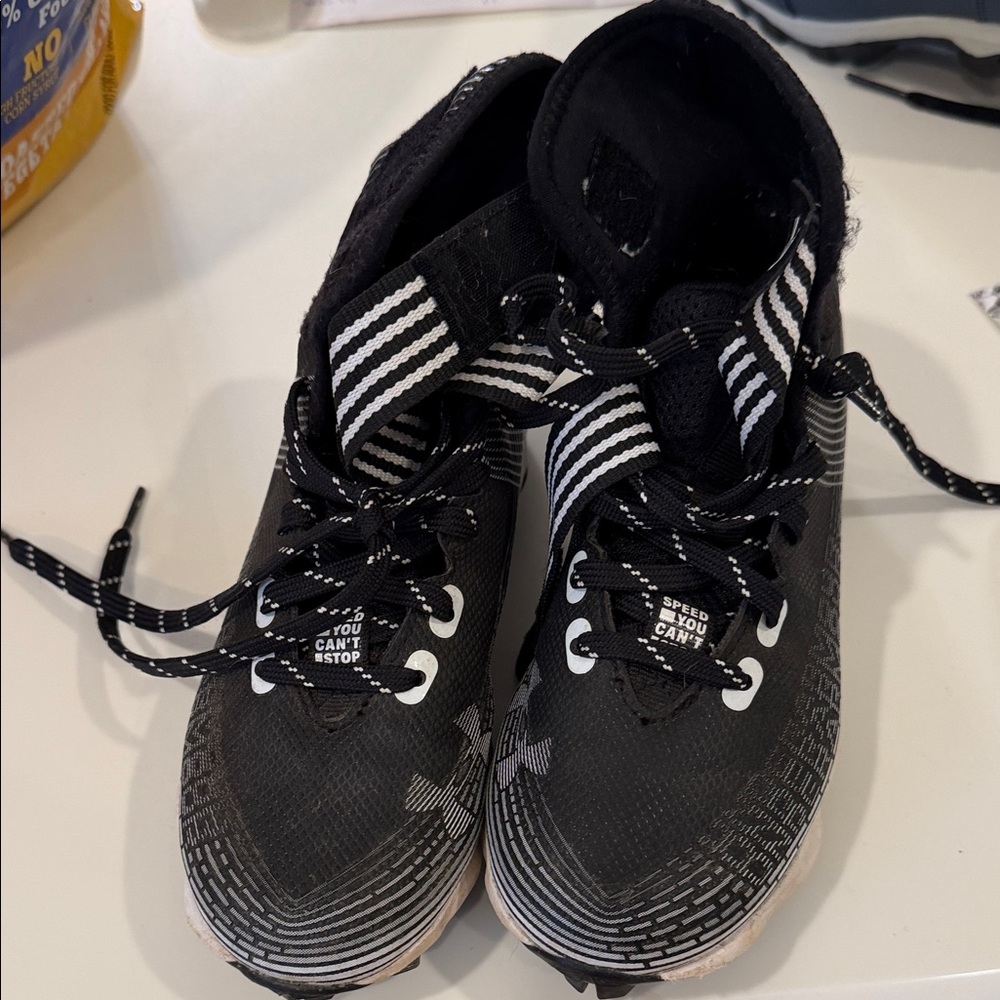 Under Armour Black Kids CLEATS 🏈